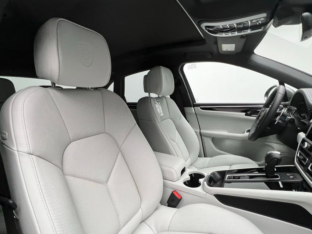 New 2026 Porsche Macan image 18