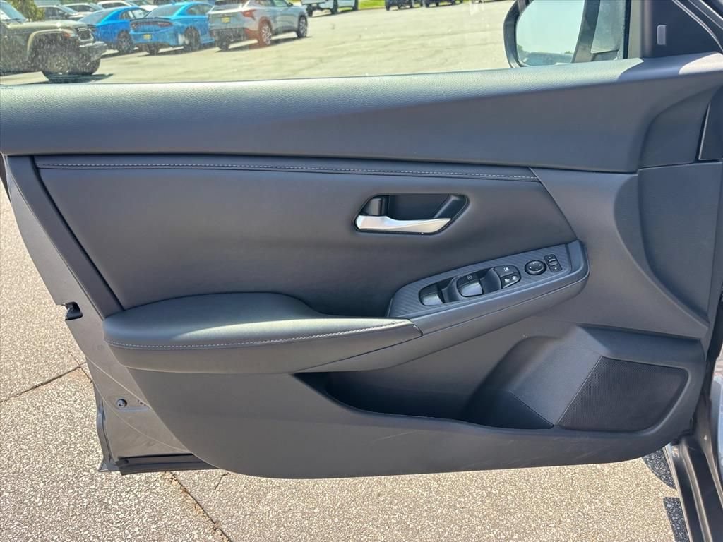 Used 2024 Nissan Sentra SV FWD image 9