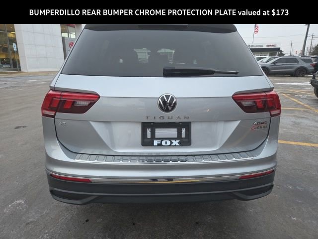 Used 2023 Volkswagen Tiguan SE w/ Panoramic Sunroof Package image 7