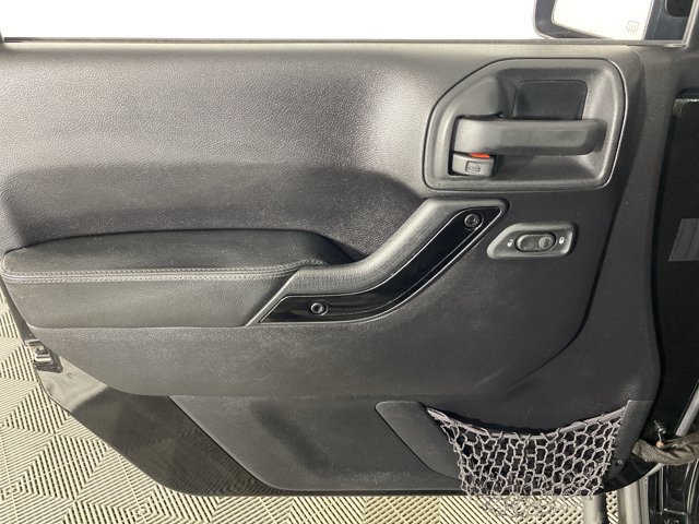 Used 2015 Jeep Wrangler Unlimited Sahara w/ Dual Top Group AWD/4WD image 13
