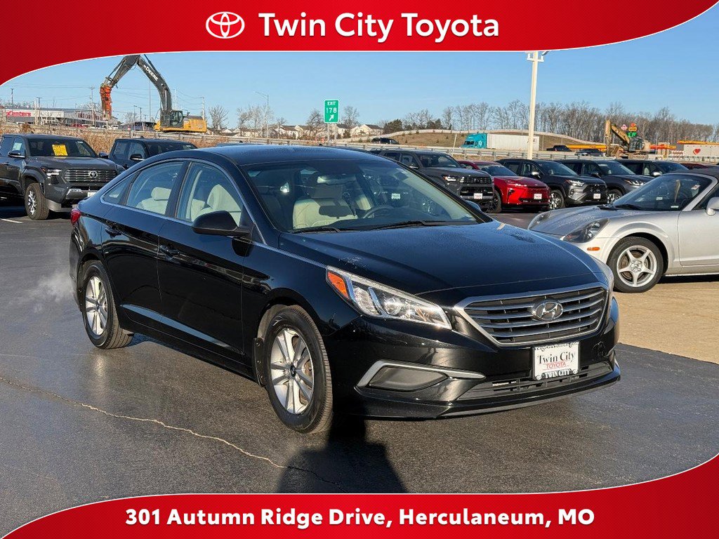 Used 2016 Hyundai Sonata SE image 1