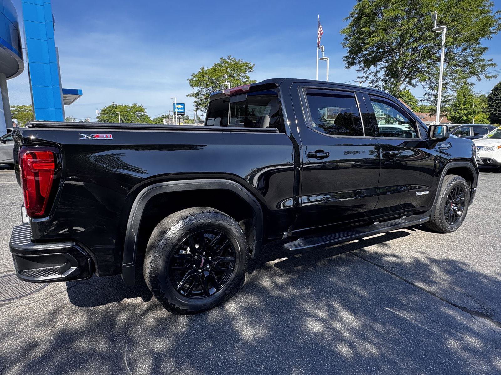Used 2022 GMC Sierra 1500 Elevation w/ Elevation Premium Package AWD/4WD image 7