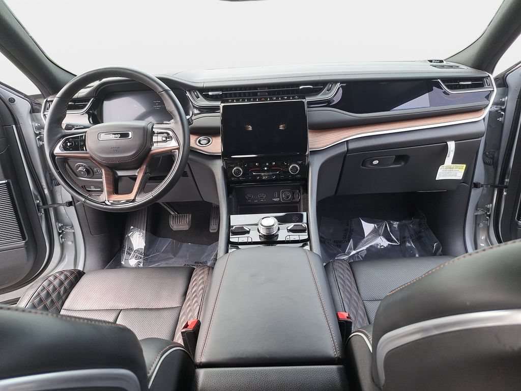Certified 2022 Jeep Grand Cherokee Summit w/ Luxury Tech Group V AWD/4WD image 10