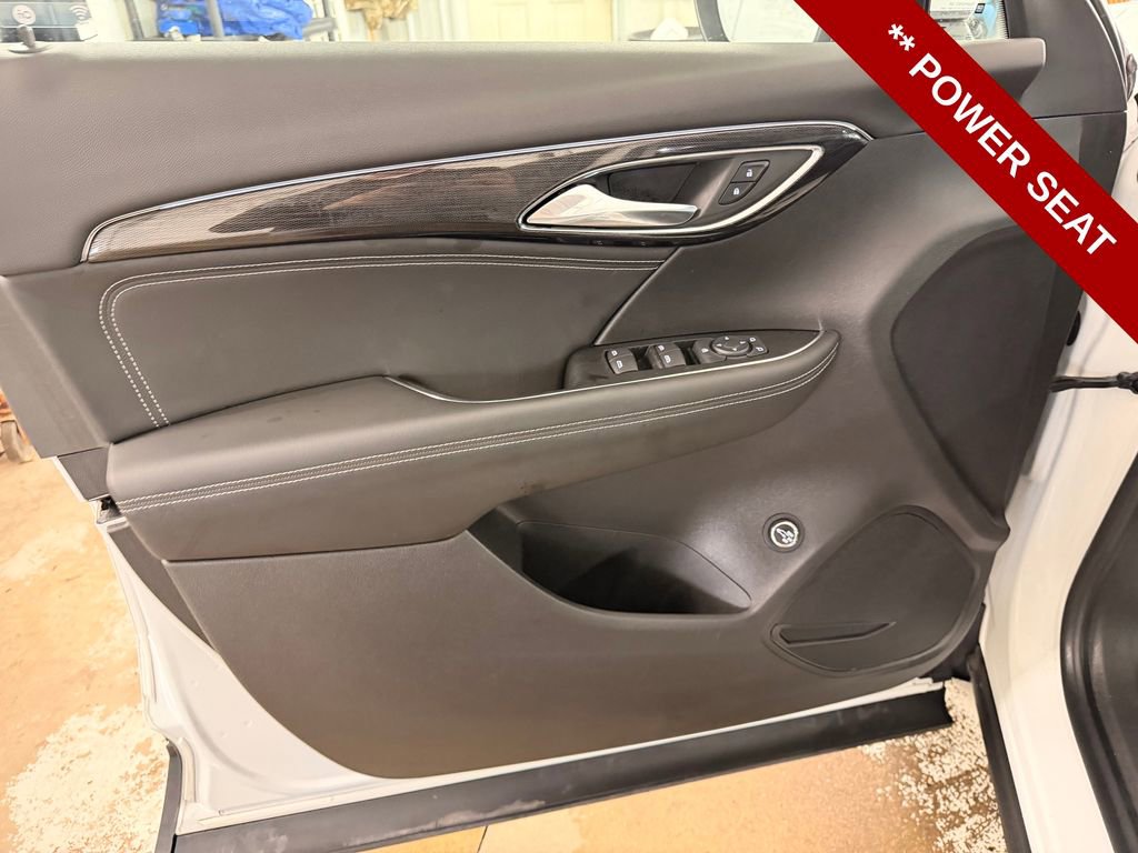 Used 2023 Buick Envision Preferred image 16