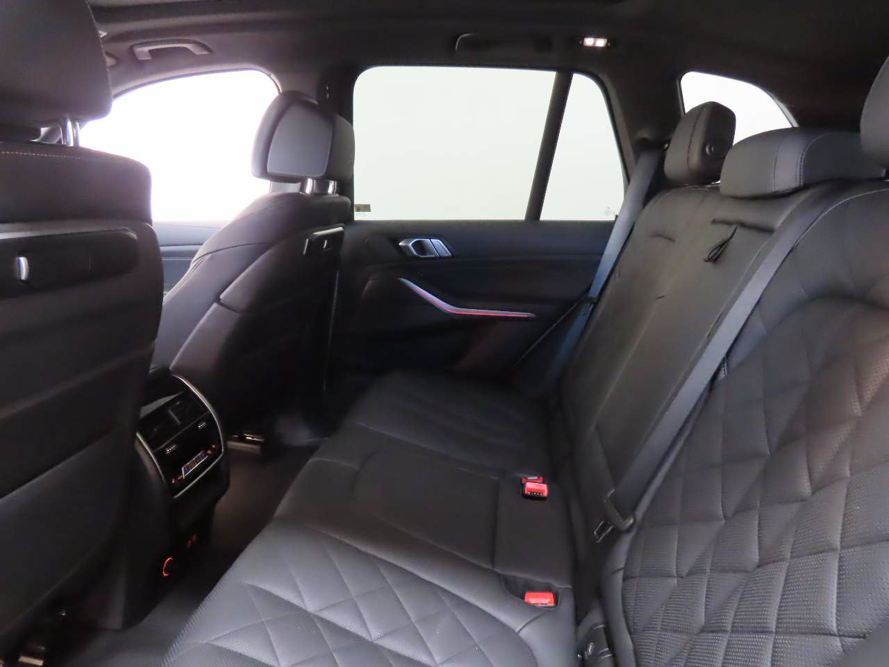 Used 2025 BMW X5 sDrive40i w/ Climate Comfort Package RWD image 18
