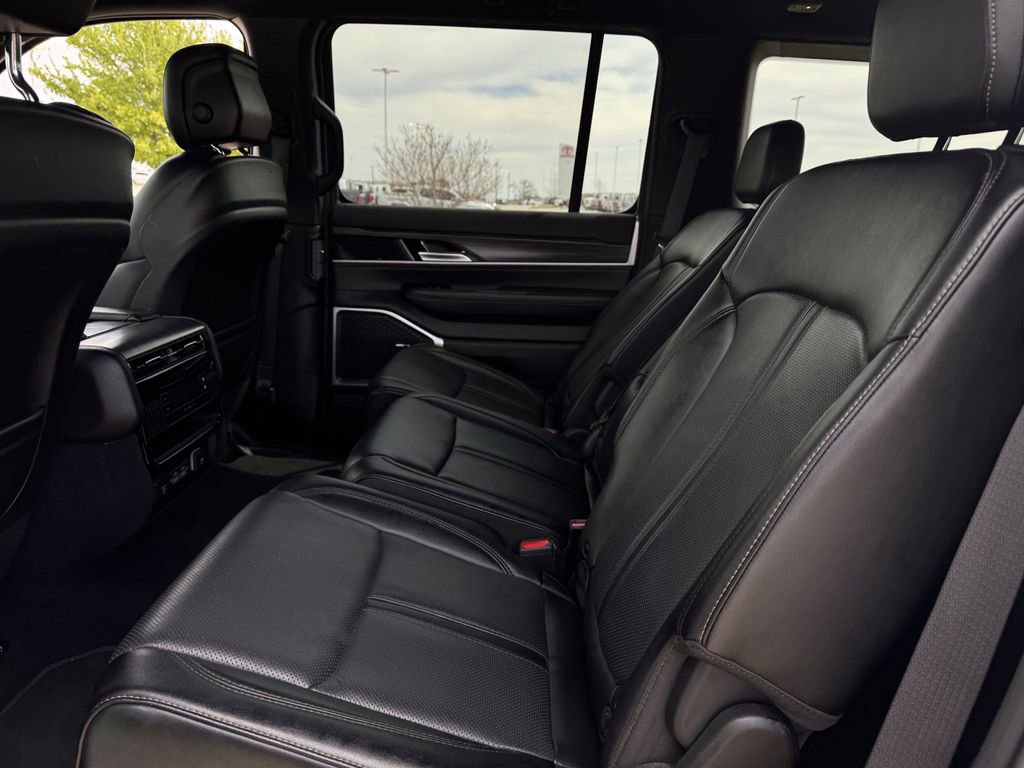 Used 2024 Jeep Wagoneer Series II w/ Flexible Seating Group image 28