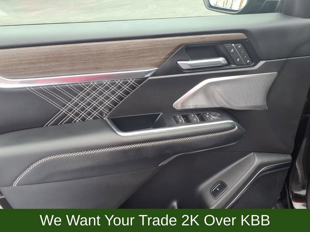 Used 2025 GMC Acadia Denali w/ Super Cruise Package image 12