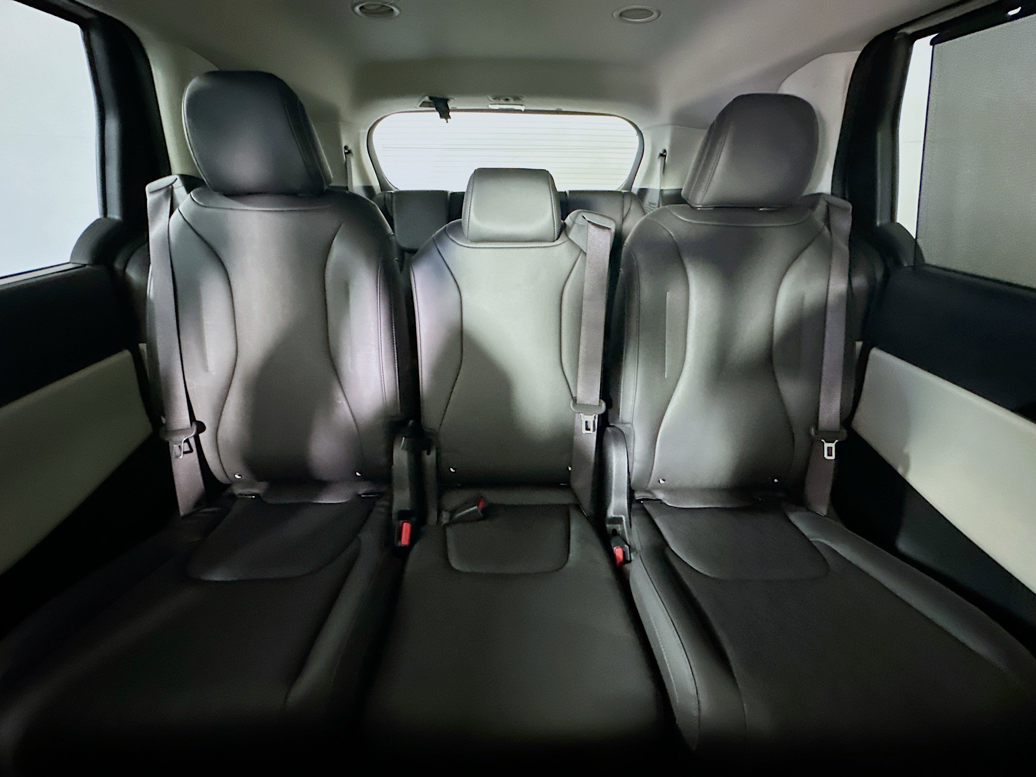 Used 2024 Kia Carnival EX FWD image 30
