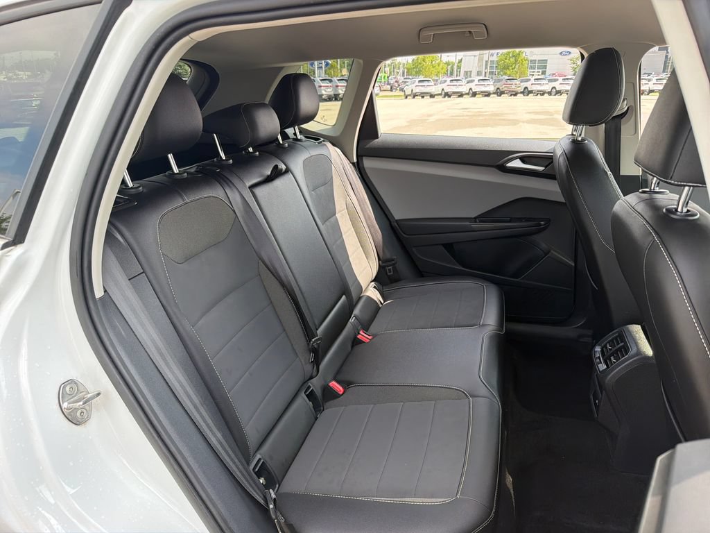 Certified 2023 Volkswagen Taos SE w/ Black Wheel Package AWD/4WD image 23
