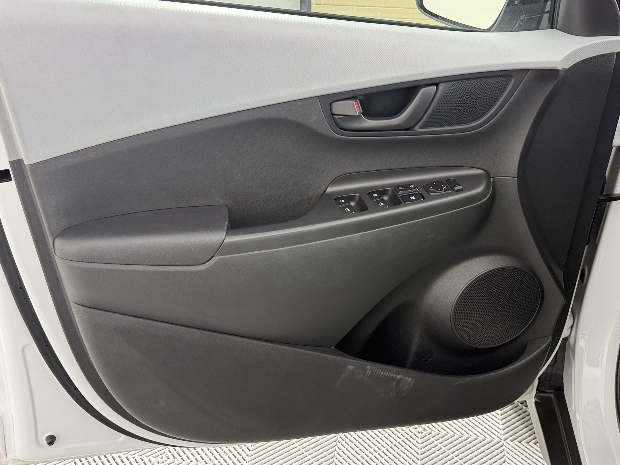 Used 2019 Hyundai Kona SE AWD/4WD image 13