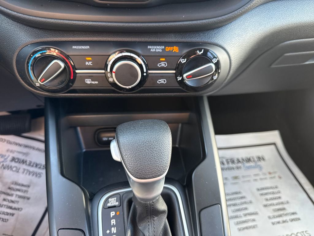 Used 2025 Kia Soul LX w/ LX Technology Package FWD image 15