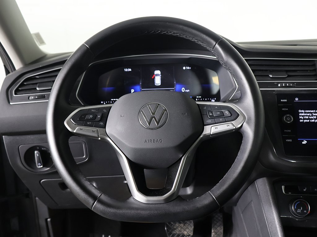 Used 2024 Volkswagen Tiguan SE image 38