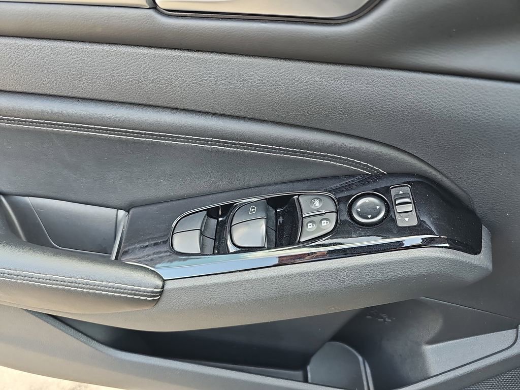 Used 2023 Nissan Altima 2.5 SV w/ SV Premium Package image 32