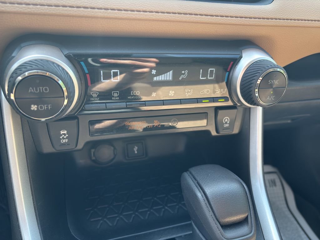 Used 2021 Toyota RAV4 XLE w/ Convenience Package AWD/4WD image 14