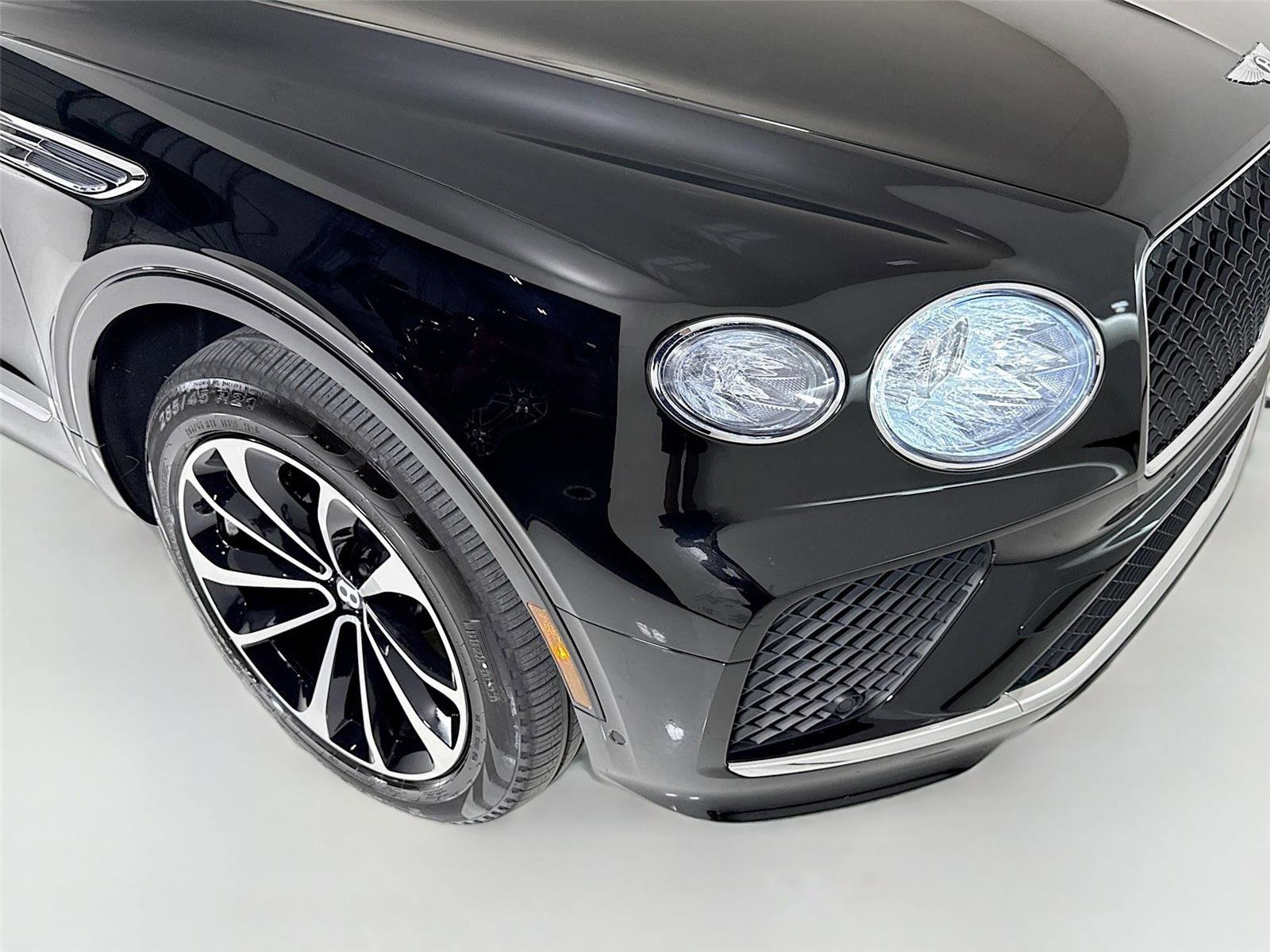 Used 2024 Bentley Bentayga AWD/4WD image 37