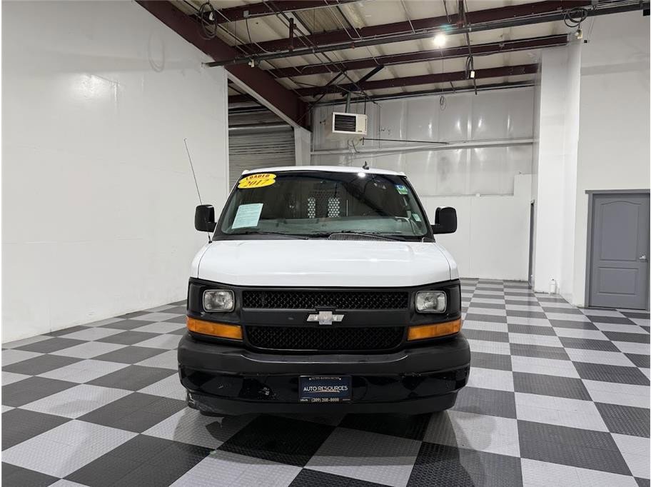 Used 2017 Chevrolet Express 2500 image 3