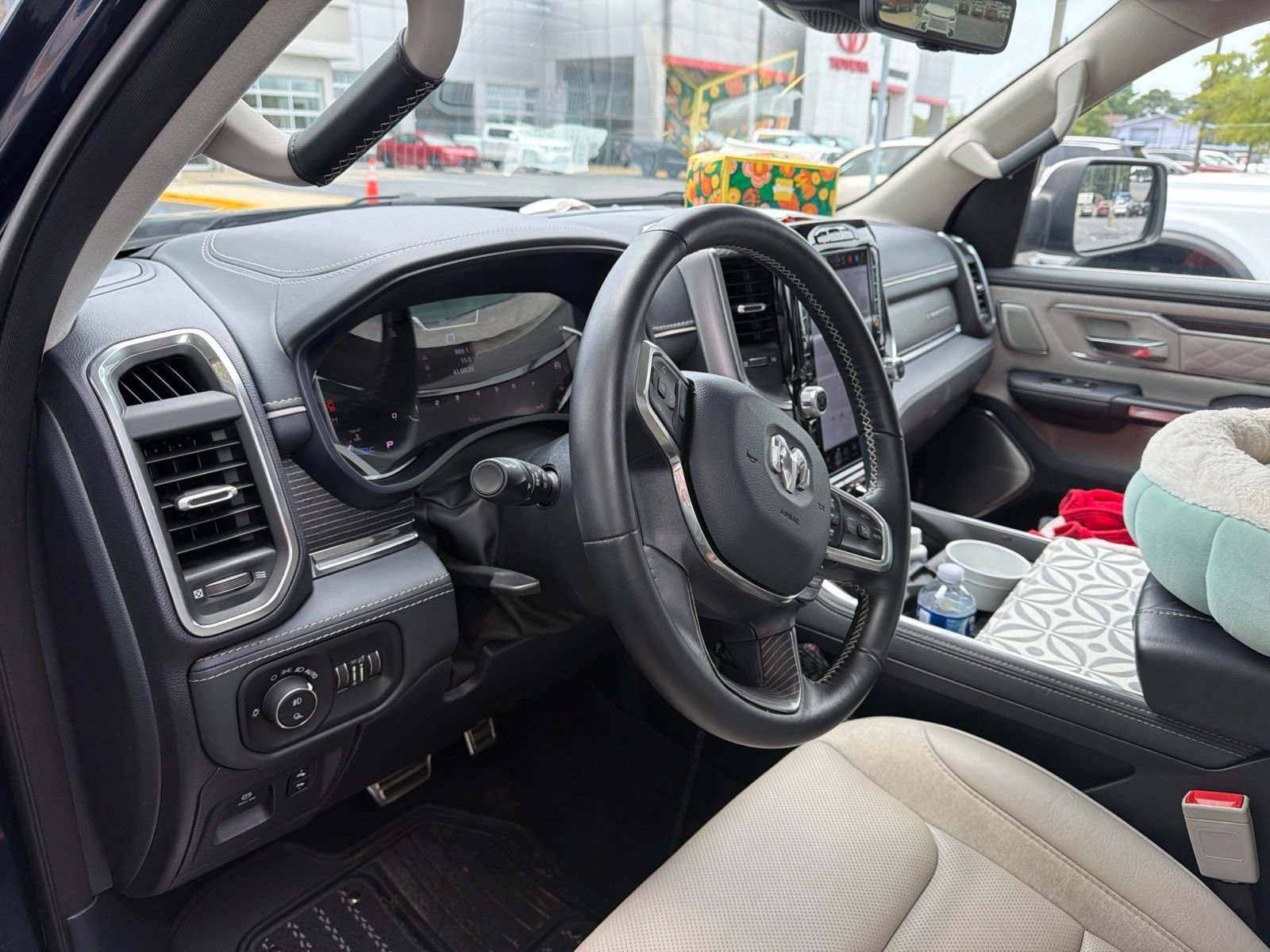 Used 2024 RAM 1500 Limited AWD/4WD image 2