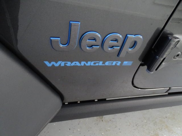 Certified 2024 Jeep Wrangler Unlimited AWD/4WD image 25