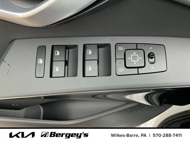 Certified 2023 Kia Niro EX FWD image 4