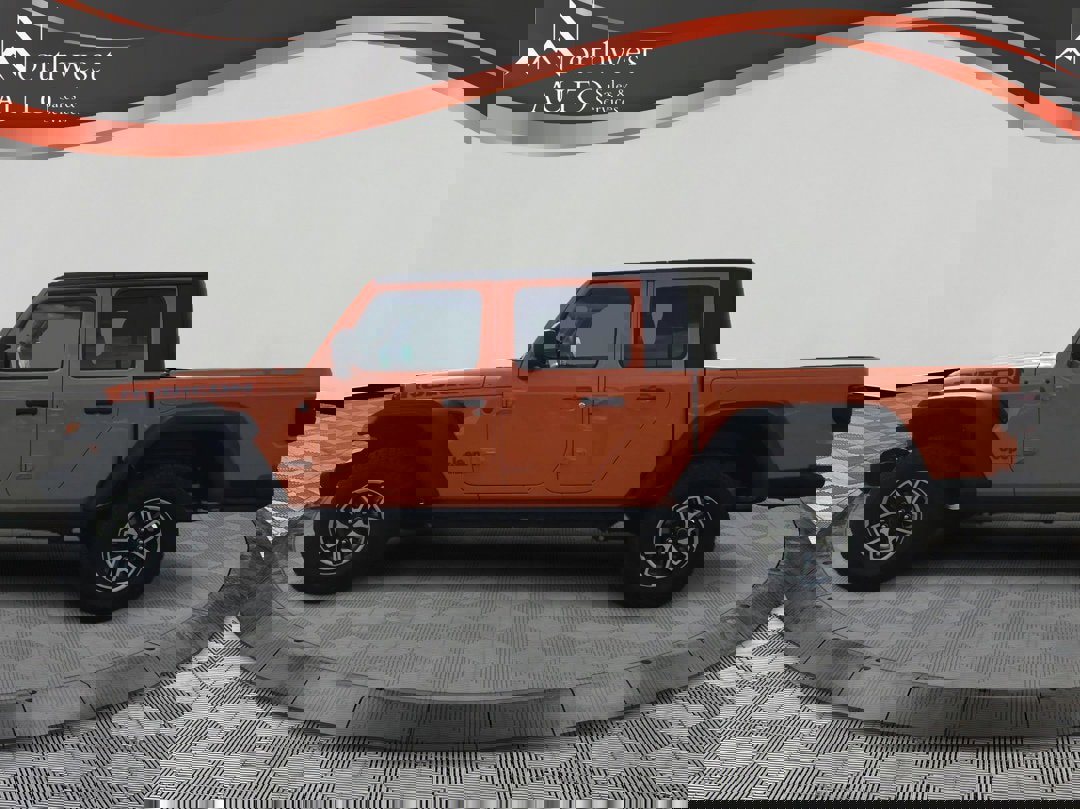 Used 2025 Jeep Gladiator Rubicon w/ Convenience Group AWD/4WD image 8