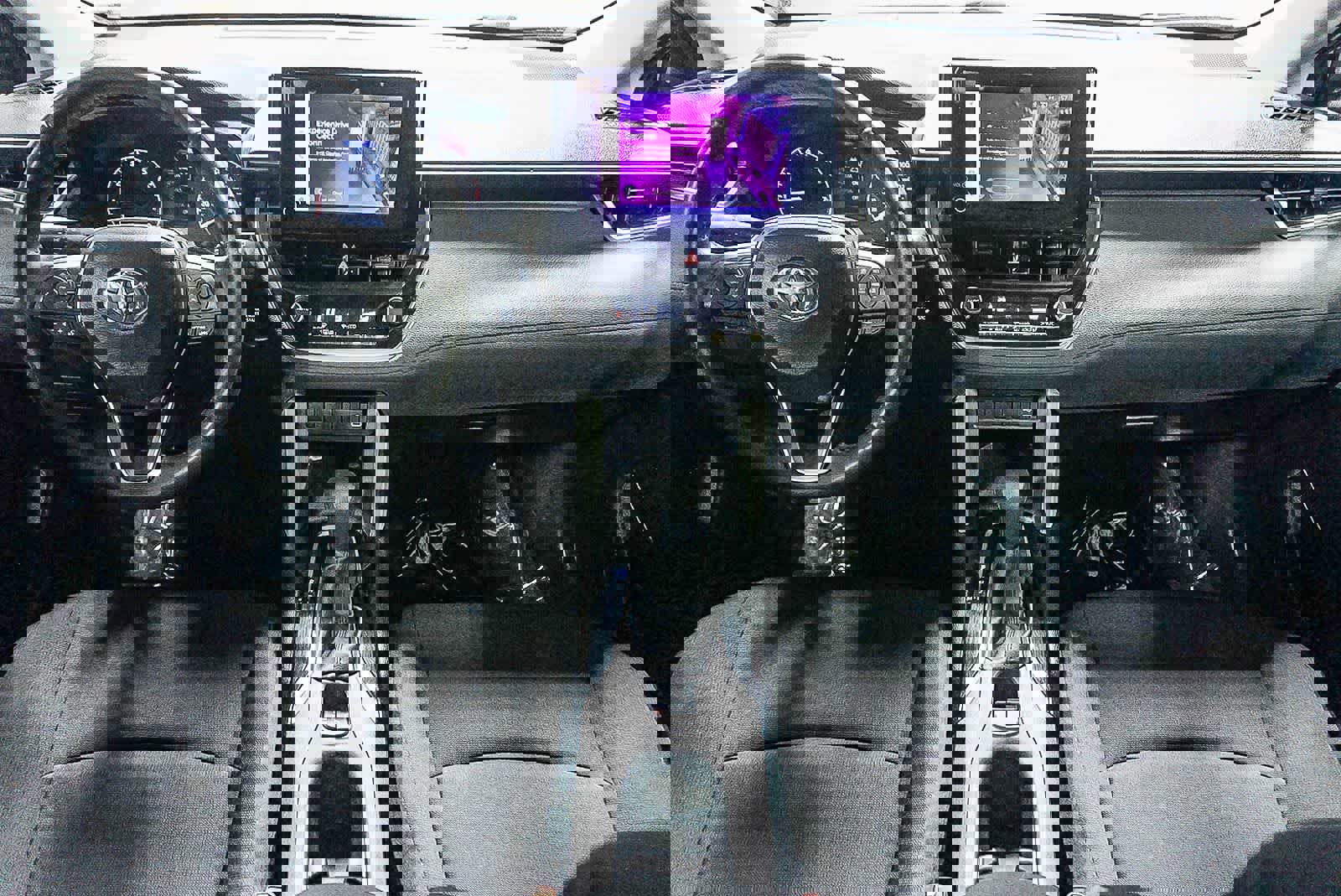 Certified 2025 Toyota Corolla Cross LE FWD image 14