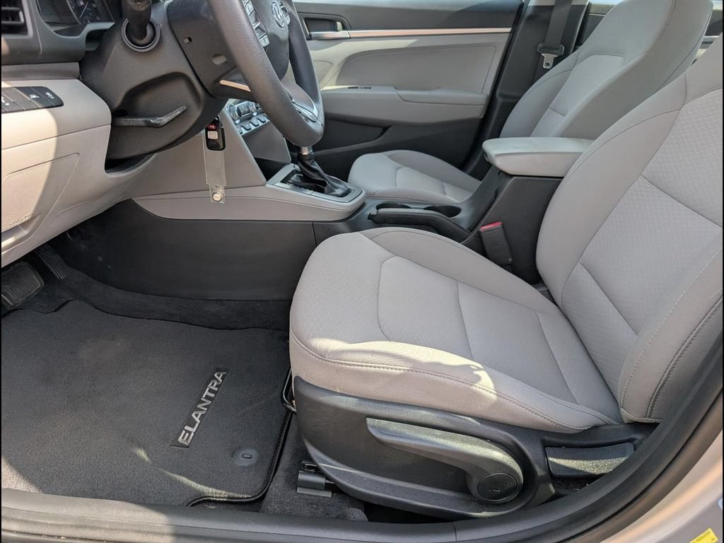 Used 2020 Hyundai Elantra SE FWD image 12