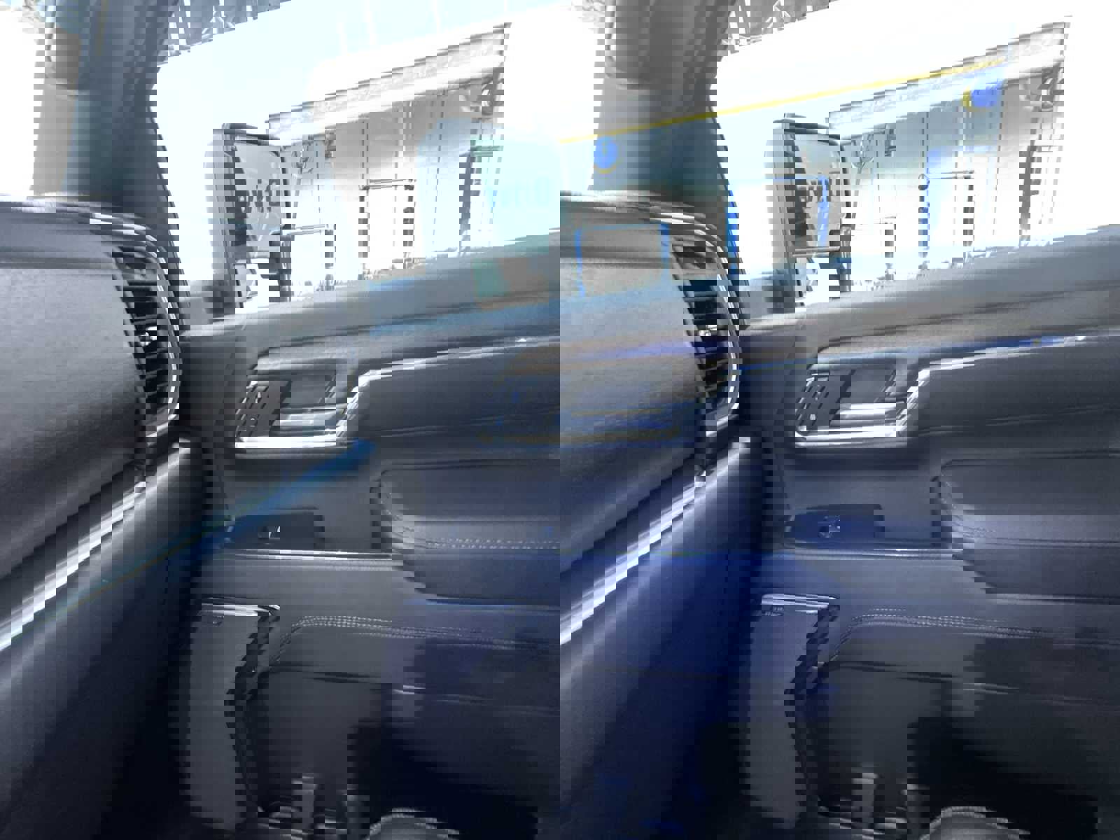 Used 2024 Chevrolet Silverado 2500 High Country w/ High Country Premium Package image 33