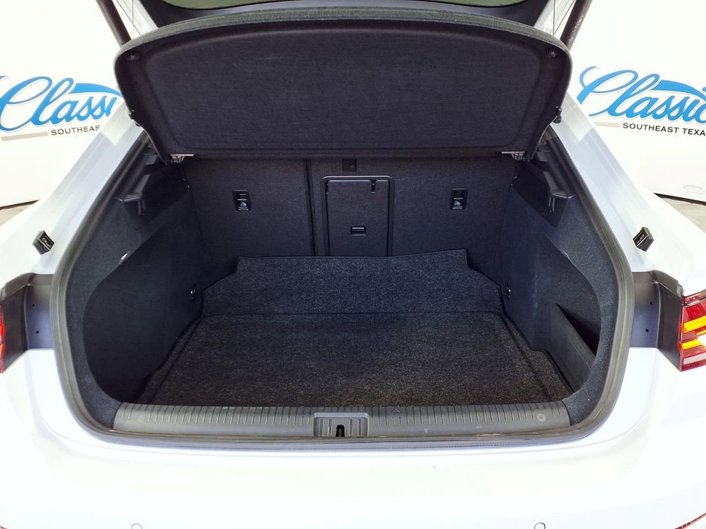 Used 2023 Volkswagen Arteon SE image 9