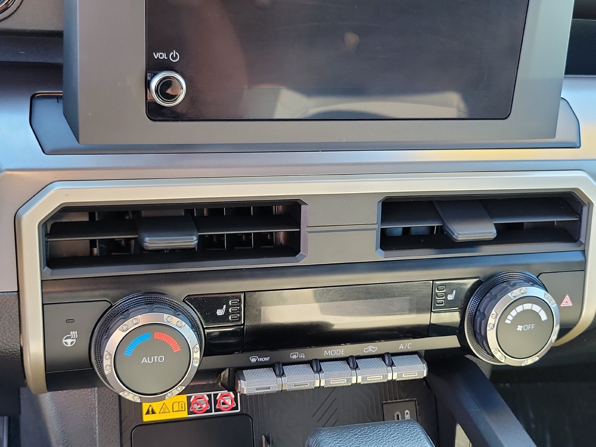 Used 2024 Toyota Tacoma SR5 AWD/4WD image 18