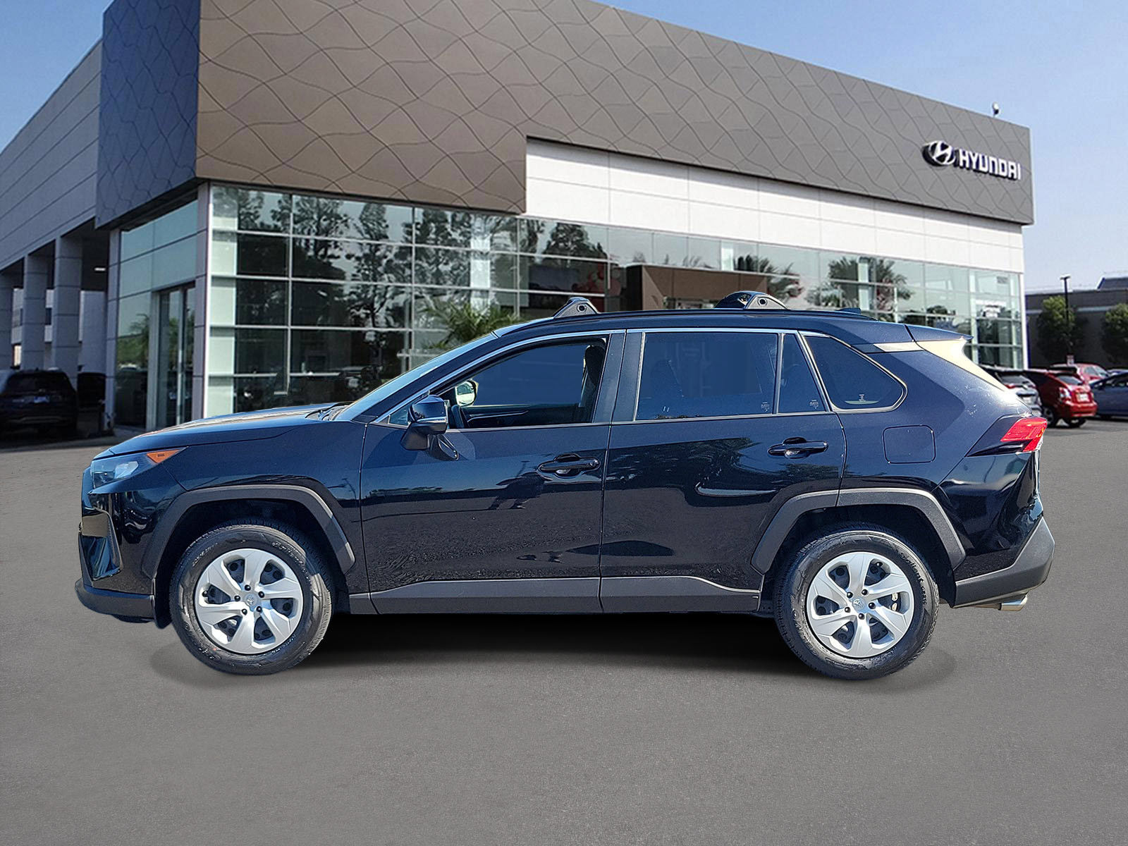 Used 2019 Toyota RAV4 LE w/ Carpet Mat Package FWD image 3