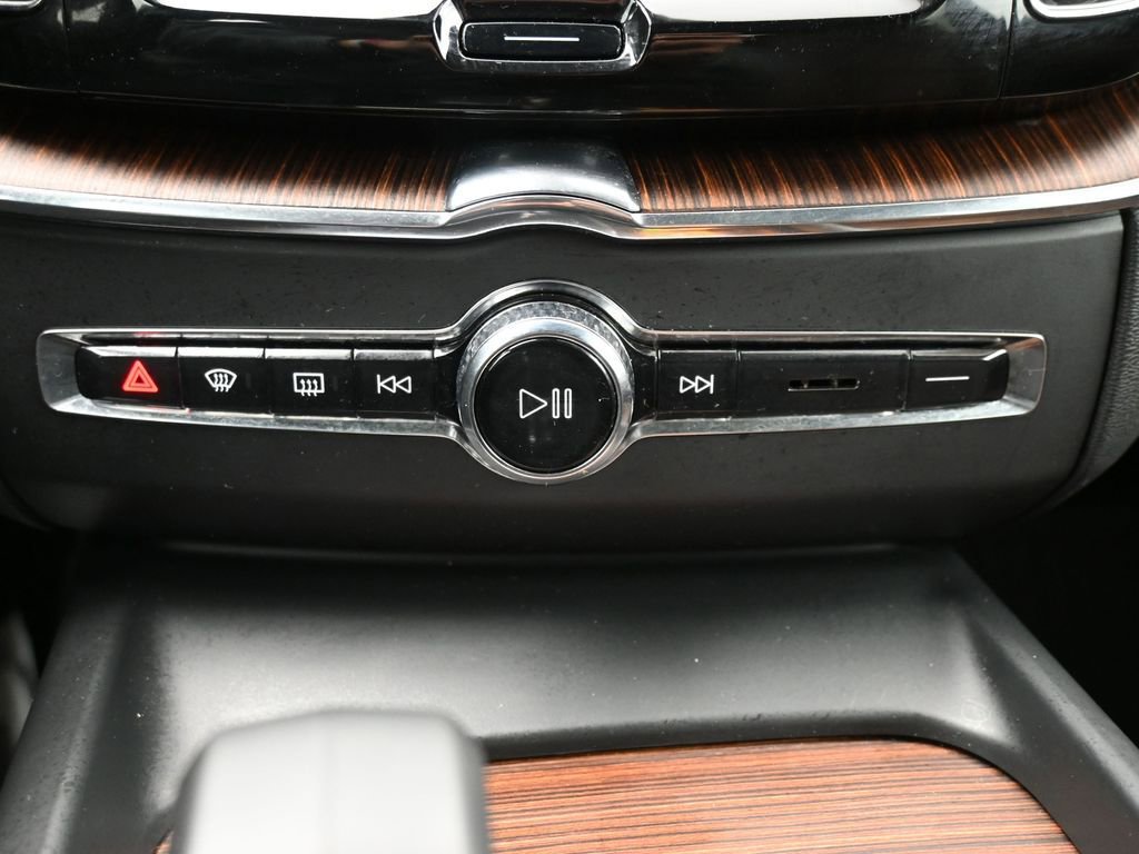 Used 2024 Volvo XC60 B5 Plus AWD/4WD image 25