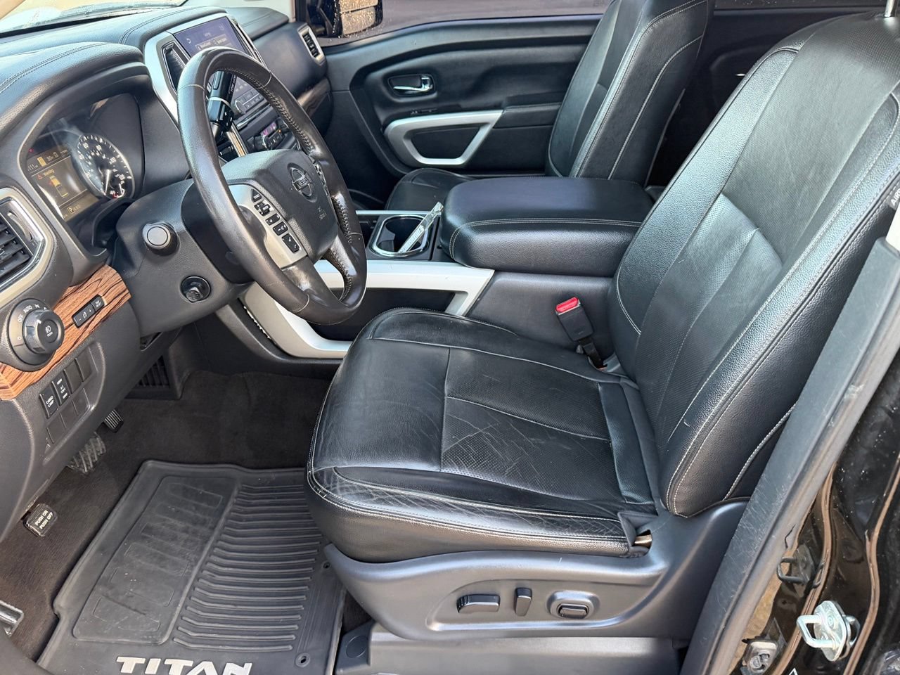 Used 2020 Nissan Titan SL w/ Moonroof Package RWD image 29
