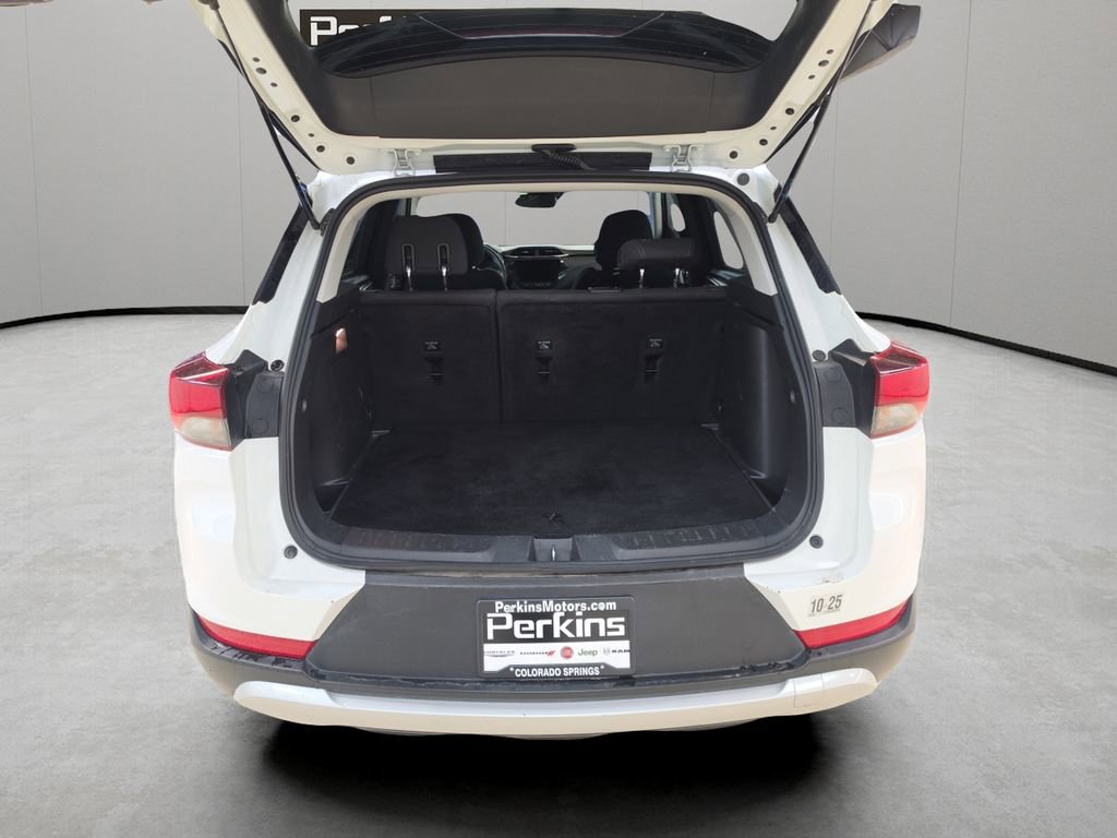 Used 2023 Chevrolet TrailBlazer LT w/ Convenience Package FWD image 9