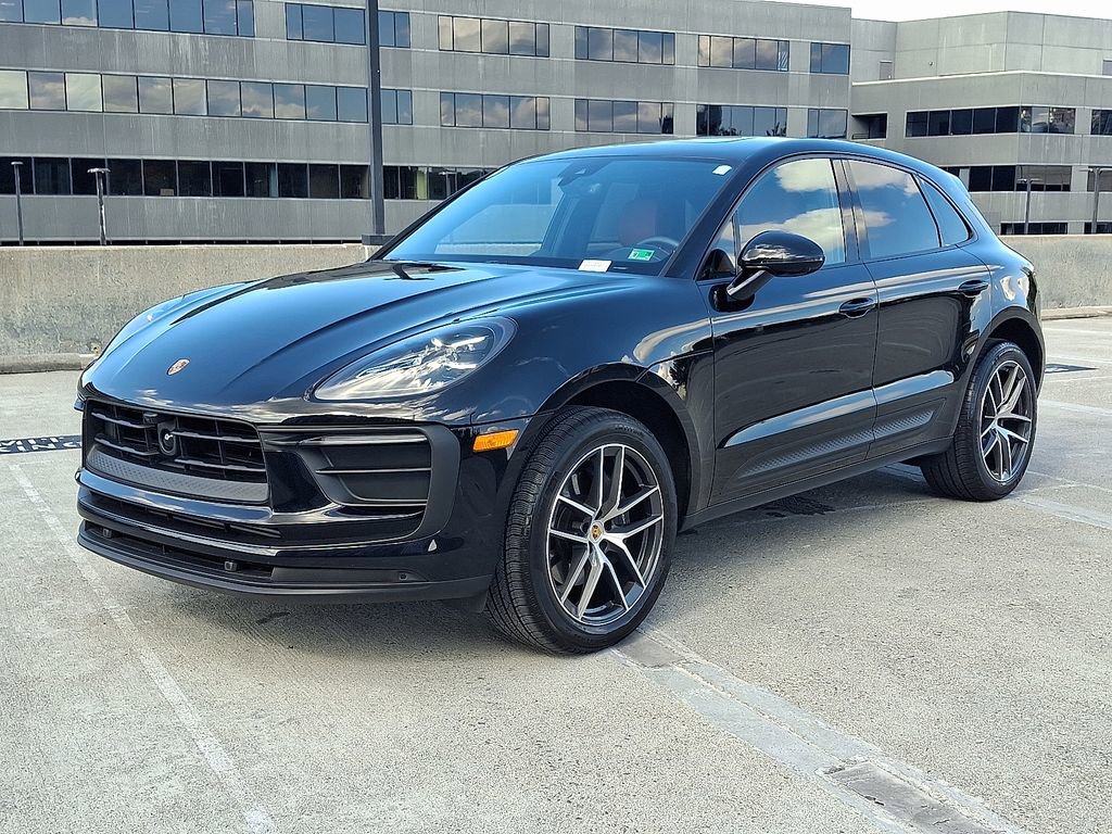 Certified 2025 Porsche Macan image 1