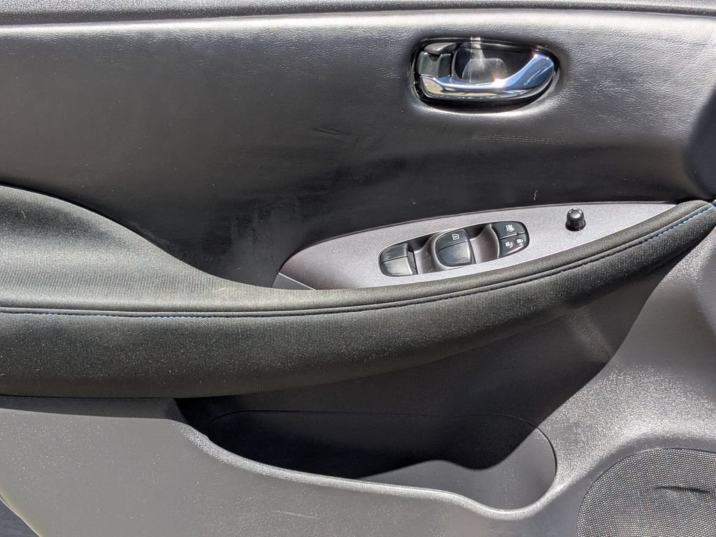 Used 2025 Nissan Leaf S FWD image 11