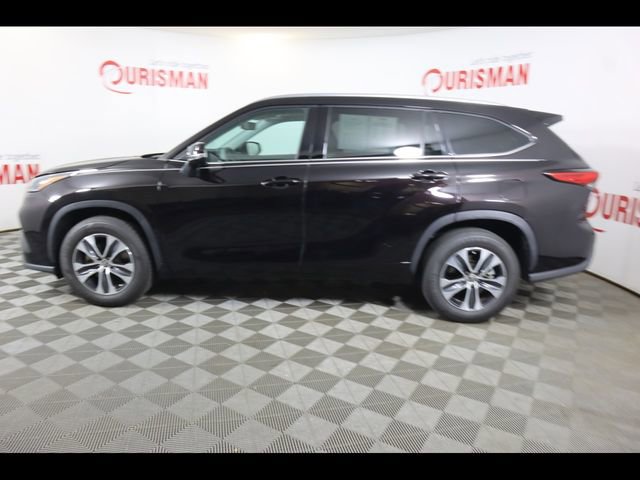 Used 2021 Toyota Highlander XLE image 9