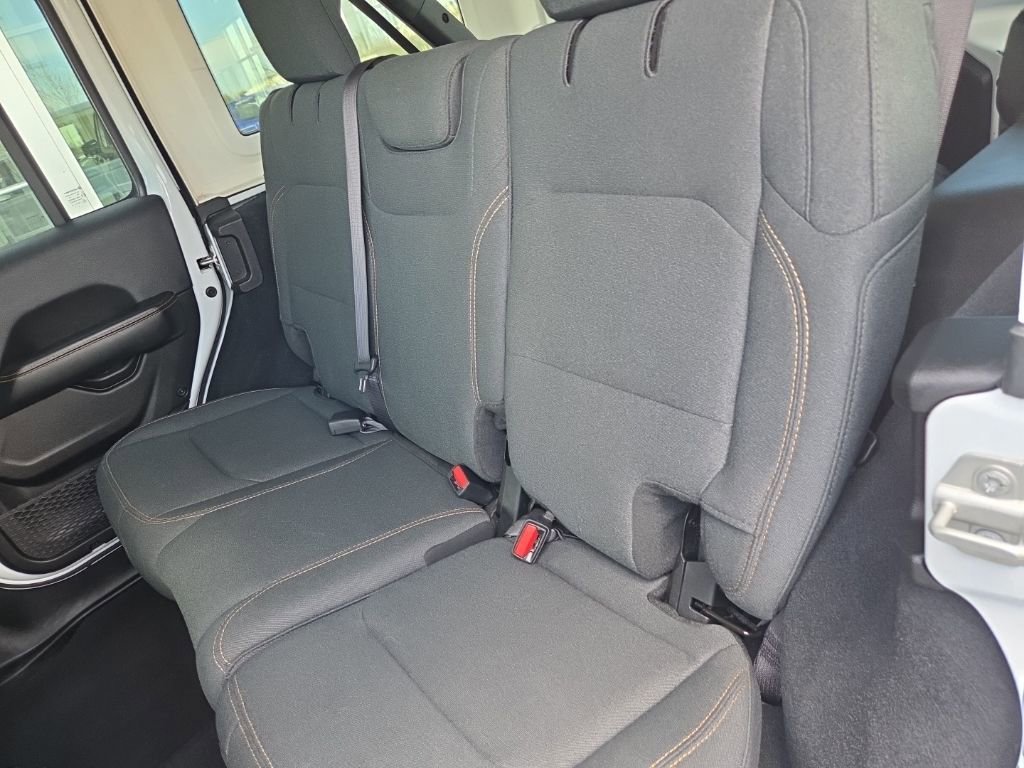 Used 2024 Jeep Wrangler Sahara image 23