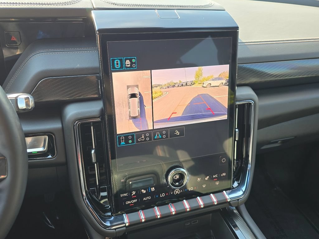 Certified 2025 GMC Yukon AT4 w/ AT4 Premium Package AWD/4WD image 16