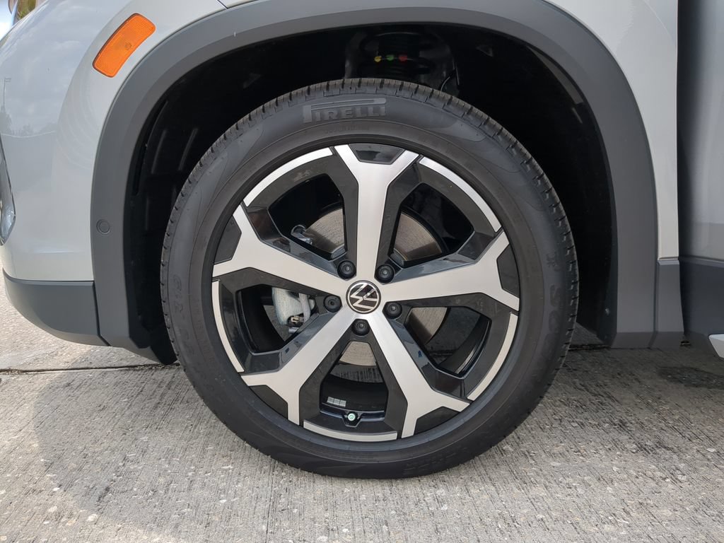New 2026 Volkswagen Tiguan SE FWD image 31