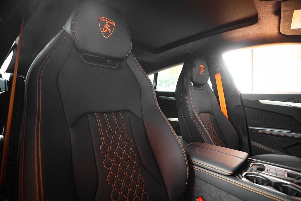 Used 2026 Lamborghini Urus SE AWD/4WD image 57