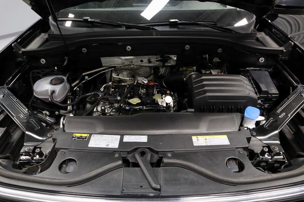 Used 2025 Volkswagen Atlas Cross Sport SE FWD image 17