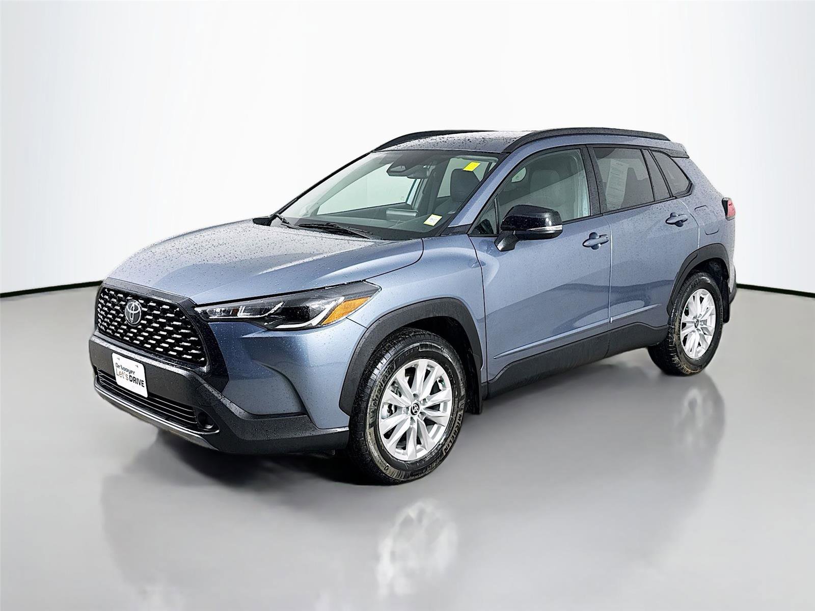 Used 2025 Toyota Corolla Cross LE w/ Moonroof Package AWD/4WD image 5