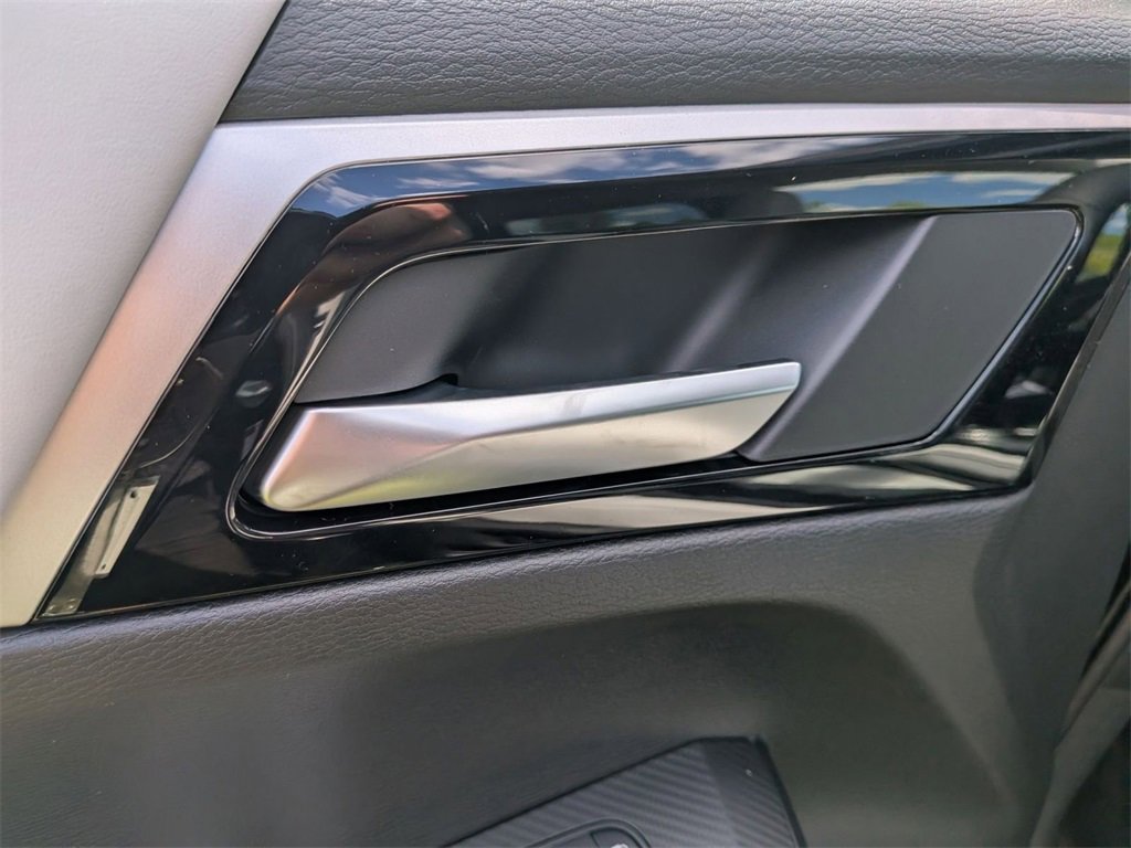 New 2025 Mitsubishi Outlander SE image 14