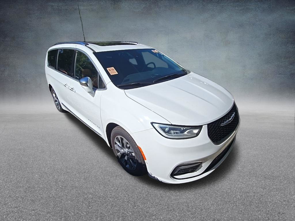 Used 2024 Chrysler Pacifica Pinnacle FWD image 9