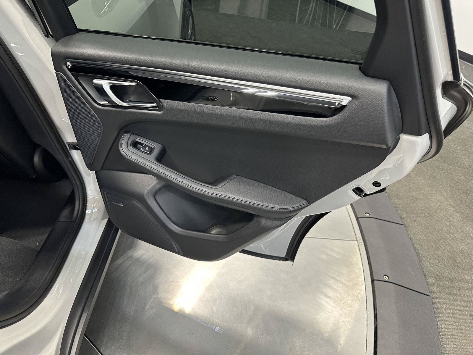 New 2026 Porsche Macan AWD/4WD image 39