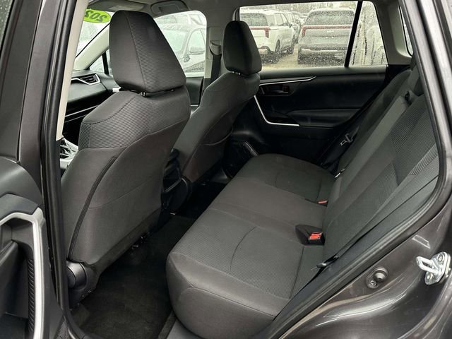 Used 2021 Toyota RAV4 LE image 19