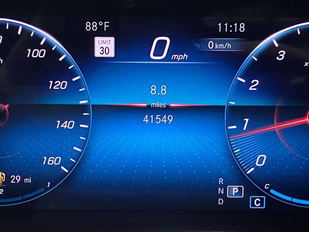 Used 2022 Mercedes-Benz GLB 250 4MATIC w/ Premium Package Lite image 13