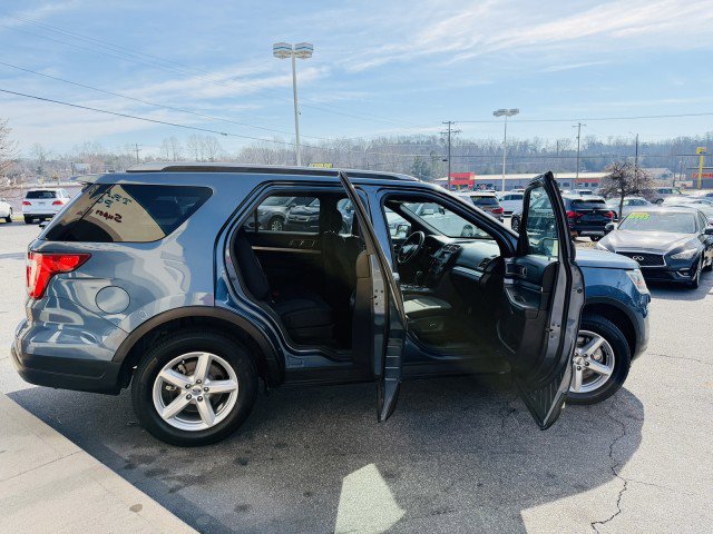 Used 2018 Ford Explorer XLT image 15