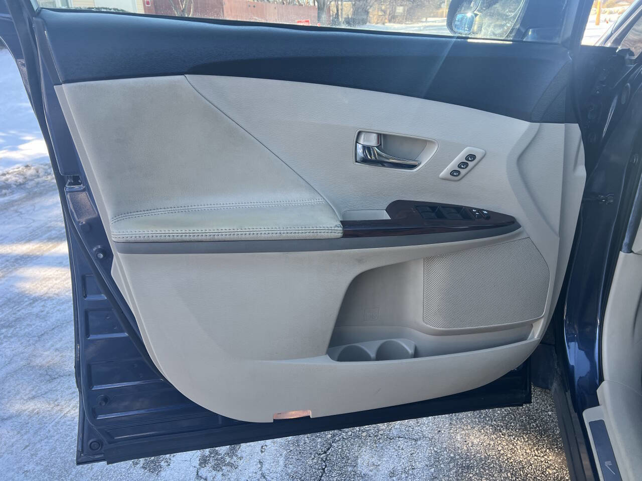 Used 2015 Toyota Venza XLE image 11