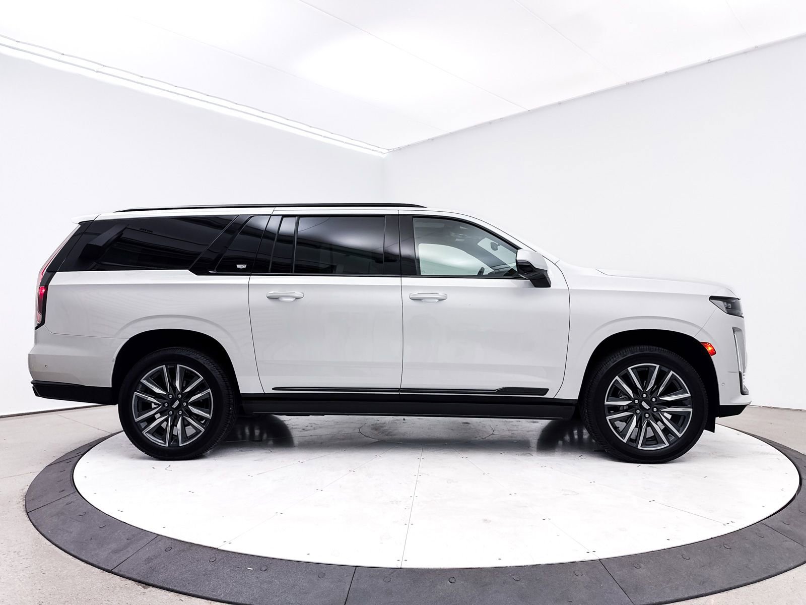 Used 2021 Cadillac Escalade ESV Sport w/ Driver Assist Tech Package image 46